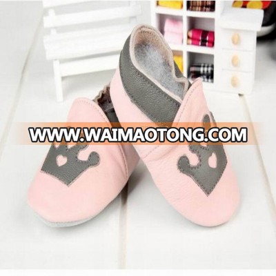 Unisex baby moccasin shoes